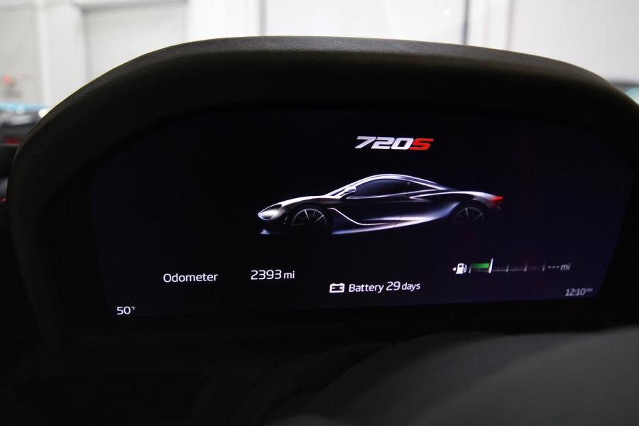 Панель приборов McLaren 720S Performance 2018 года  (фото 47 из 60)
